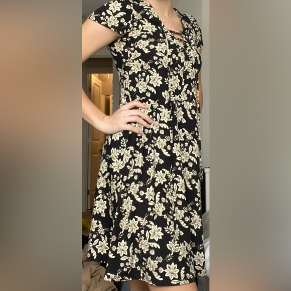 Flower Patterned Dress - Picture 3 of 5